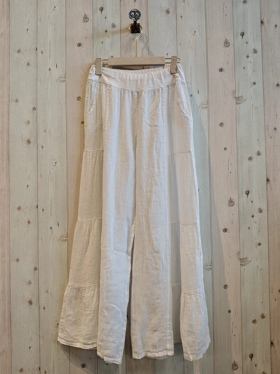Puur linnen broek met elastische talie – brede pijpen aan volants – bijzonder model – kleur WIT – maat 42-44