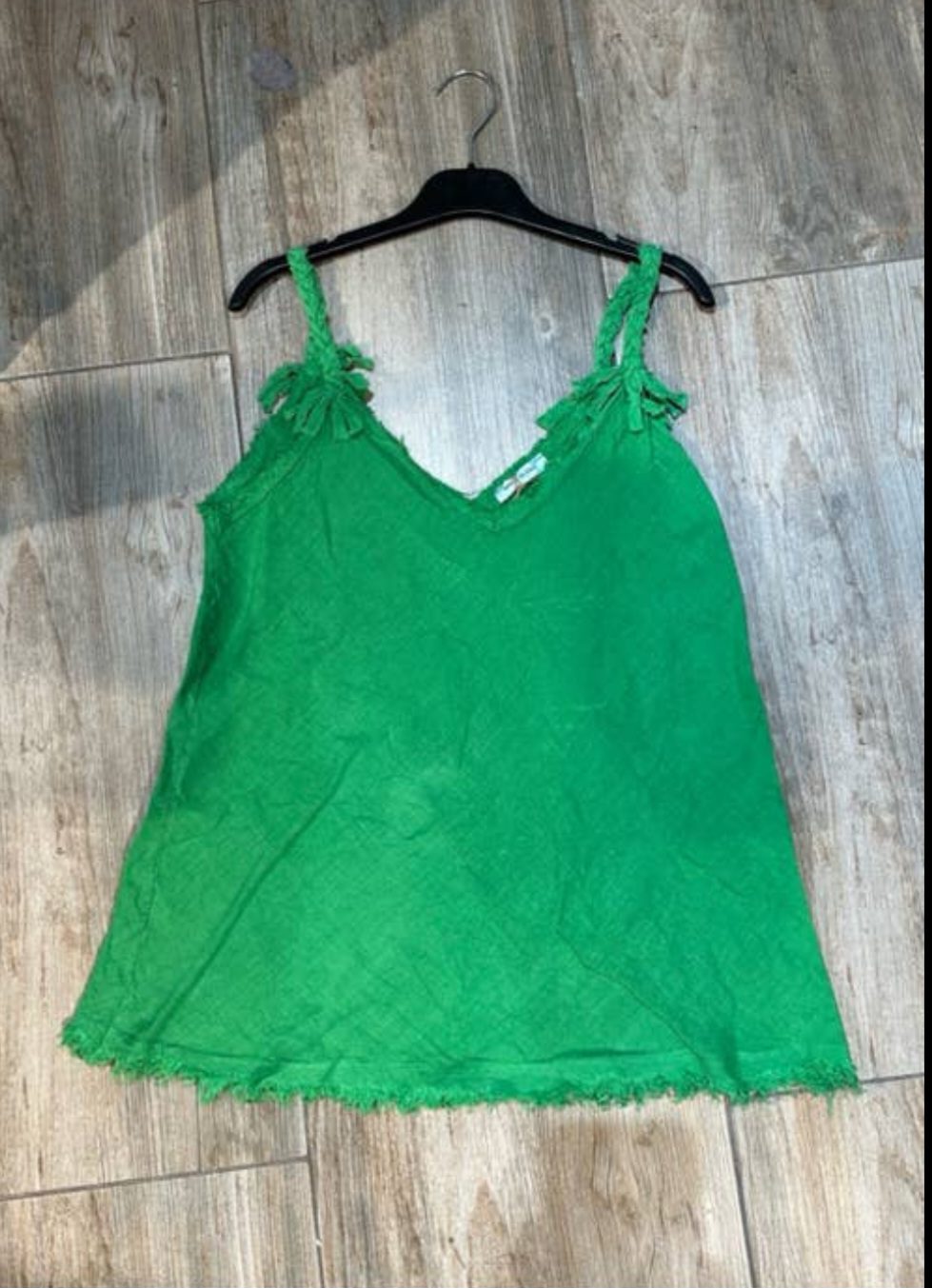 Linnen top met spaghetti bandjes – gevlochten banden met strikje – kleur GROEN – maat 36/38