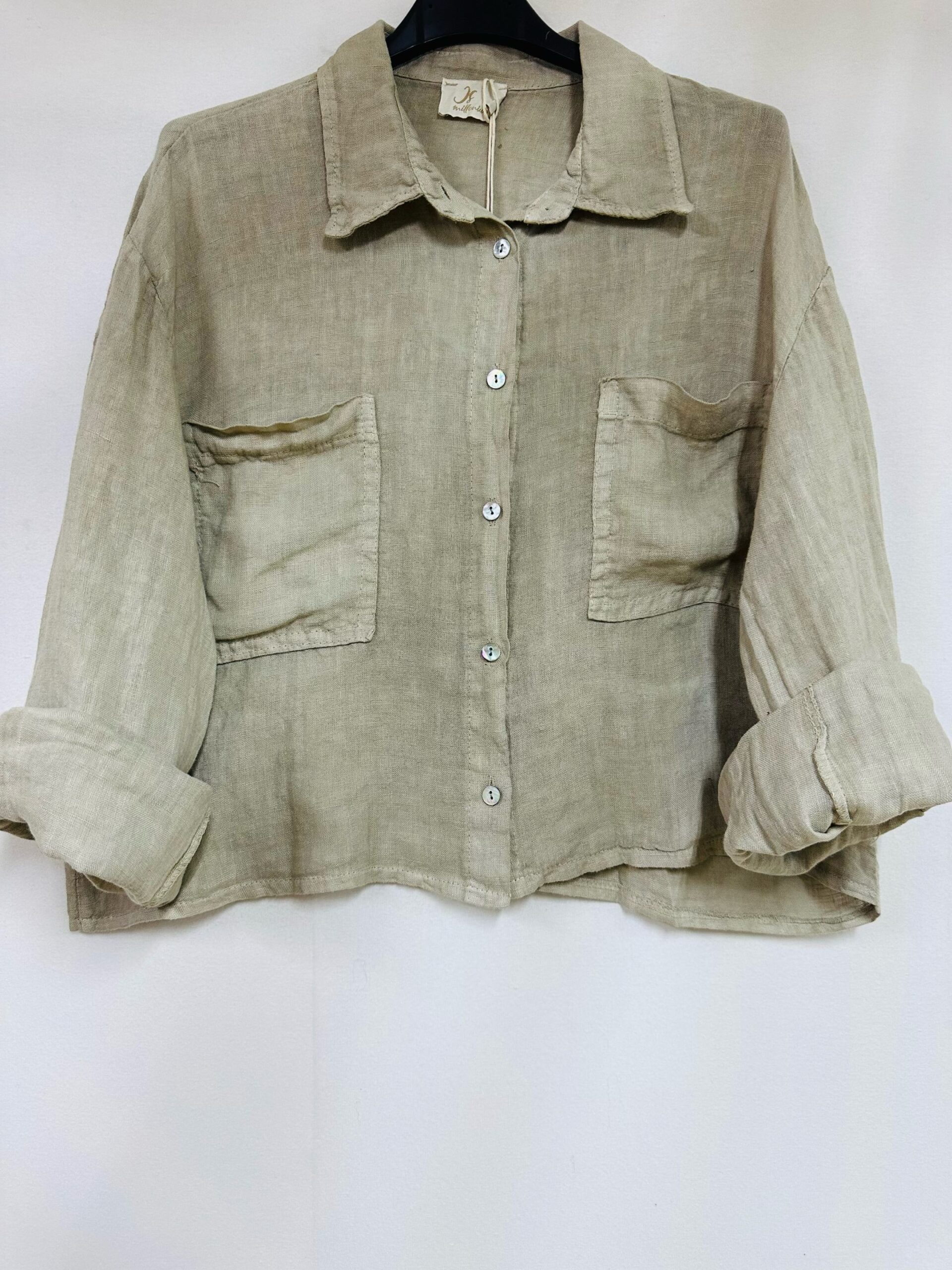 Linnen korte vest – lange mouwen – zakken – kraag – kleur TAUPE – luchtige vest – maat 40-42